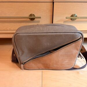 Kelly Moore ‘Divide’ camera bag